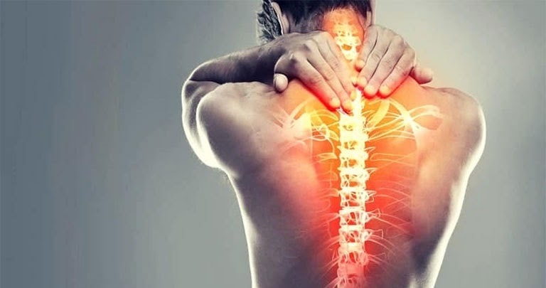 Chấn thương cột sống dẫn đến cơn đau vùng lưng trên